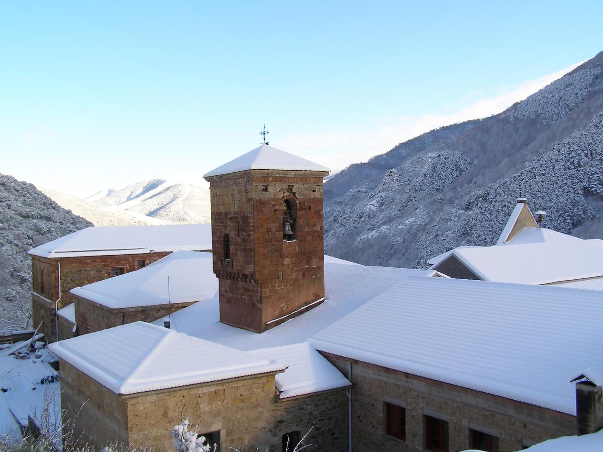 MONASTERIO de SANTA MARÍA DE VALVANERA Anguiano Exterior foto