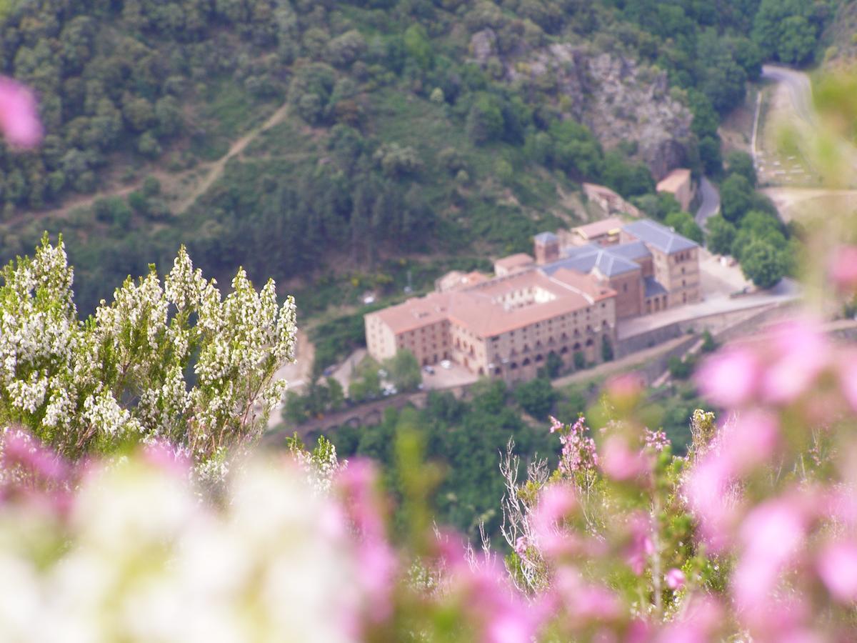 MONASTERIO de SANTA MARÍA DE VALVANERA Anguiano Exterior foto