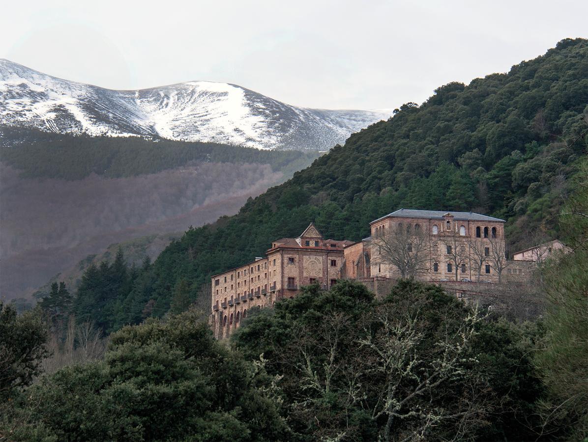 MONASTERIO de SANTA MARÍA DE VALVANERA Anguiano Exterior foto