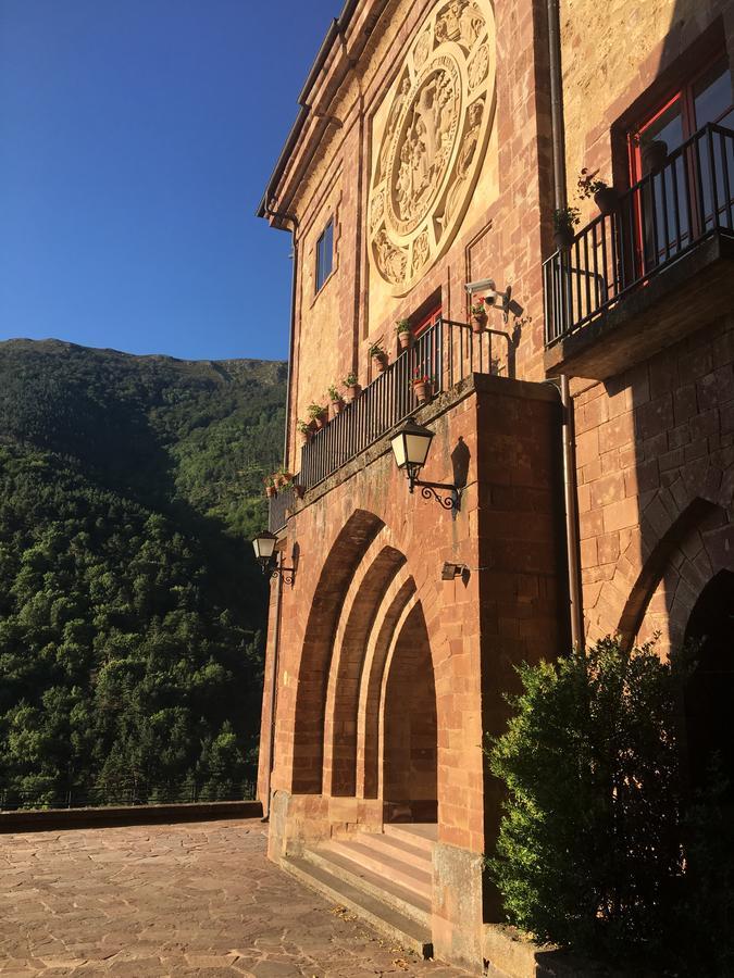 MONASTERIO de SANTA MARÍA DE VALVANERA Anguiano Exterior foto
