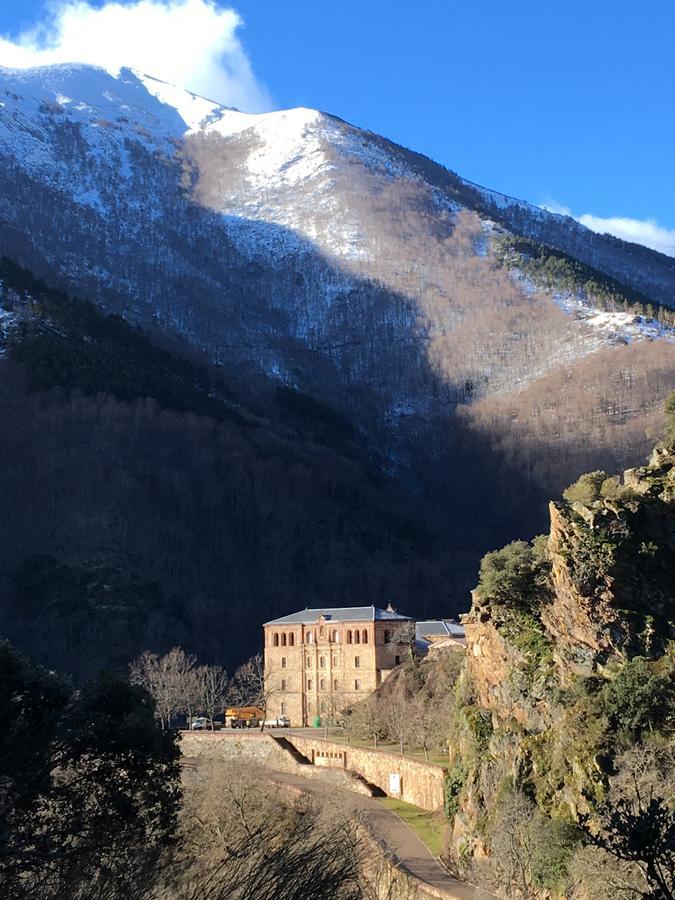 MONASTERIO de SANTA MARÍA DE VALVANERA Anguiano Exterior foto